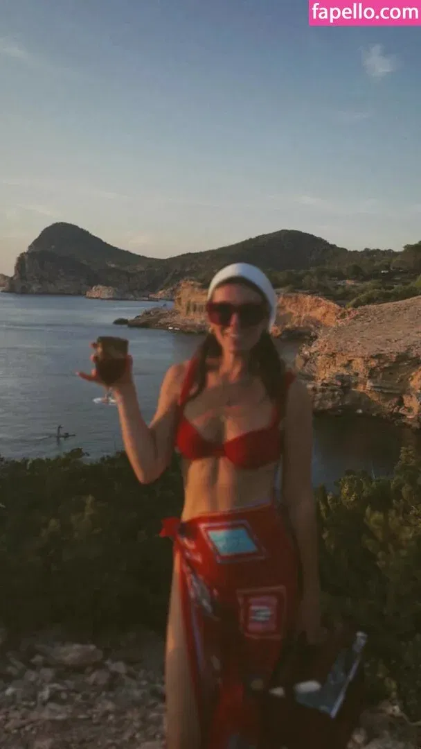 Serinda Swan / serindaswan Onlyfans Photo Gallery 