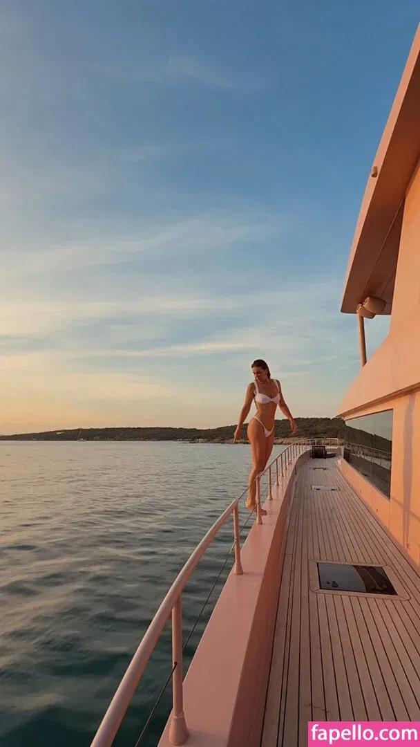 Serinda Swan / serindaswan Onlyfans Photo Gallery 