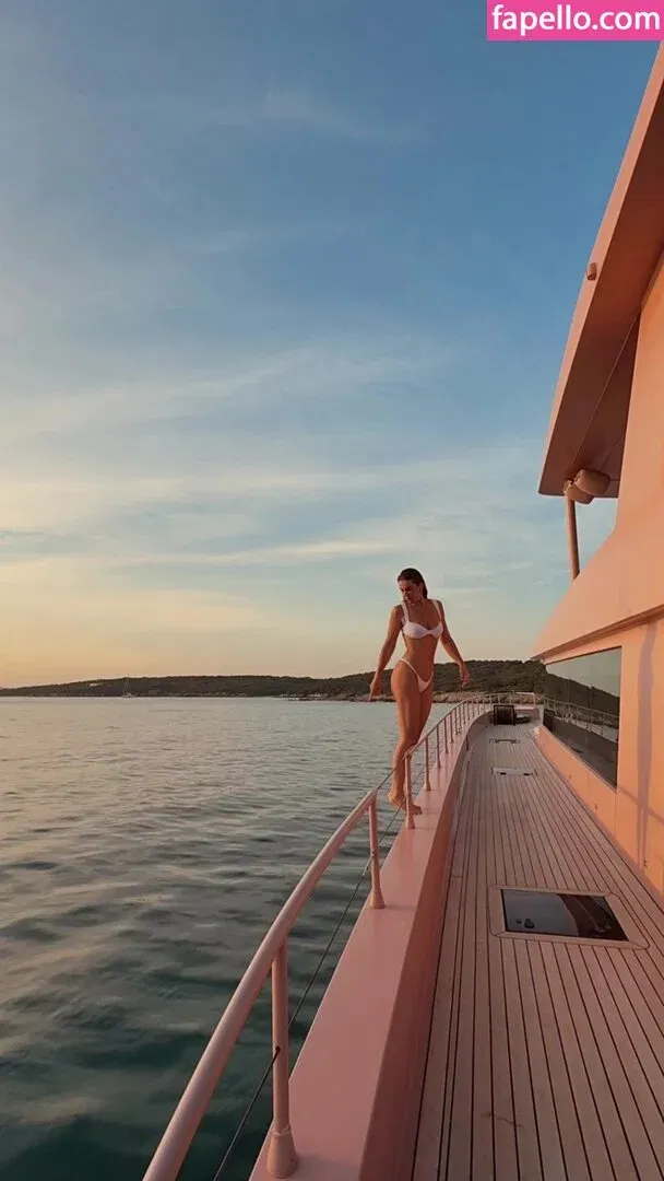 Serinda Swan / serindaswan Onlyfans Photo Gallery 