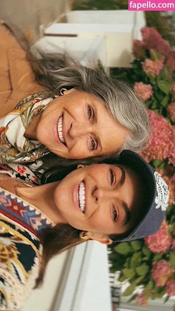 Serinda Swan / serindaswan Onlyfans Photo Gallery 