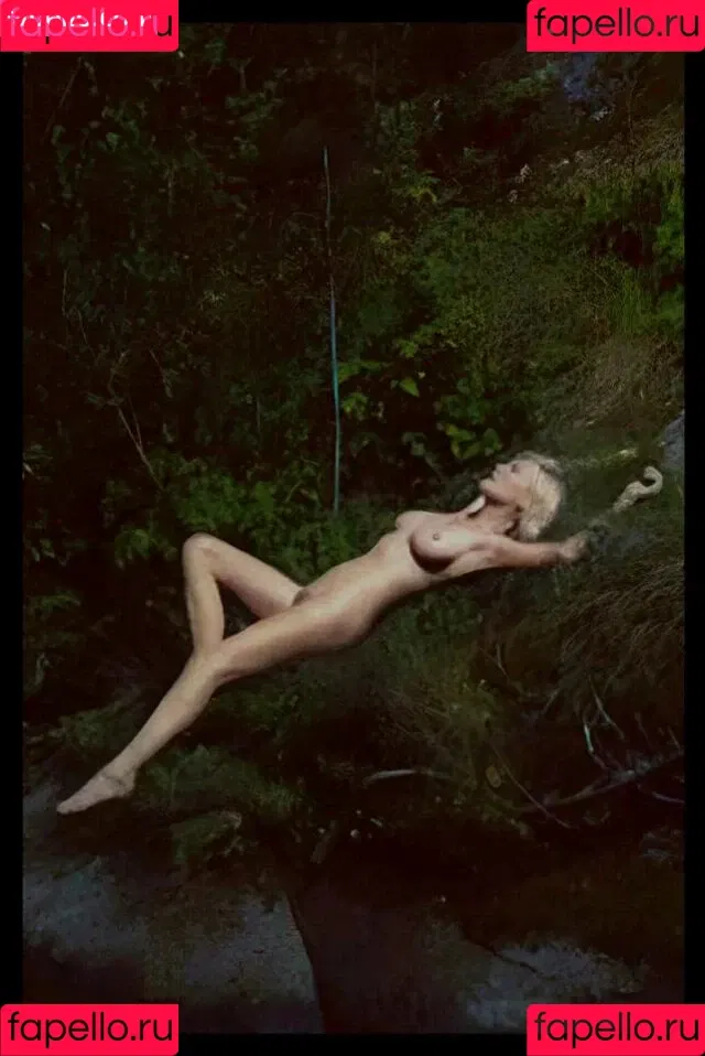 Kirsten Dunst / kirstendunst Onlyfans Photo Gallery 