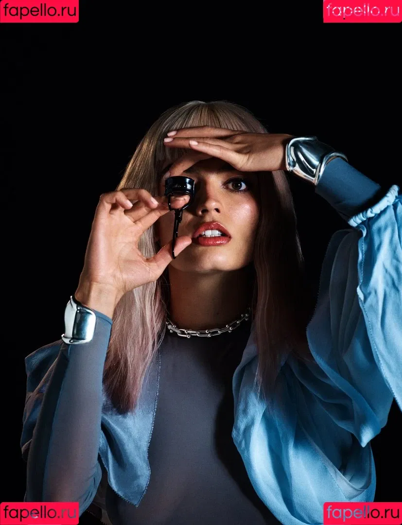 Emma Mackey / Sex Education Flaunt magazine shoot / emmatmackey Onlyfans Photo Gallery 