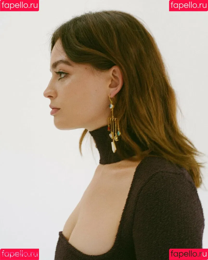 Emma Mackey / Sex Education Flaunt magazine shoot / emmatmackey Onlyfans Photo Gallery 