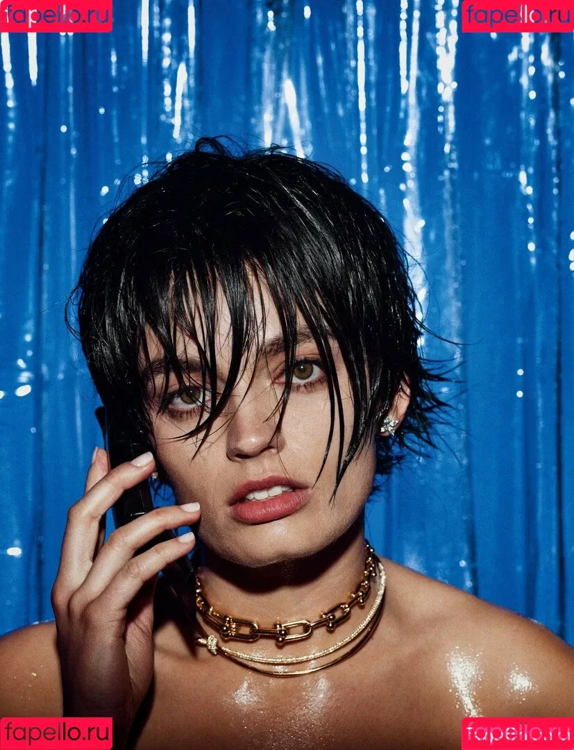 Emma Mackey / Sex Education Flaunt magazine shoot / emmatmackey Onlyfans Photo Gallery 