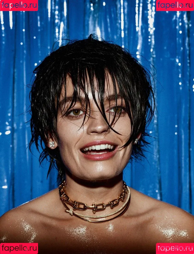 Emma Mackey / Sex Education Flaunt magazine shoot / emmatmackey Onlyfans Photo Gallery 