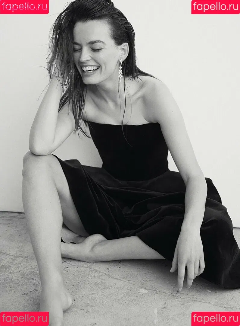 Emma Mackey / Sex Education Flaunt magazine shoot / emmatmackey Onlyfans Photo Gallery 