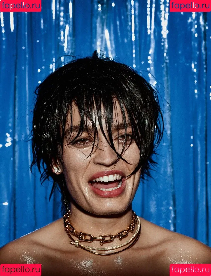 Emma Mackey / Sex Education Flaunt magazine shoot / emmatmackey Onlyfans Photo Gallery 