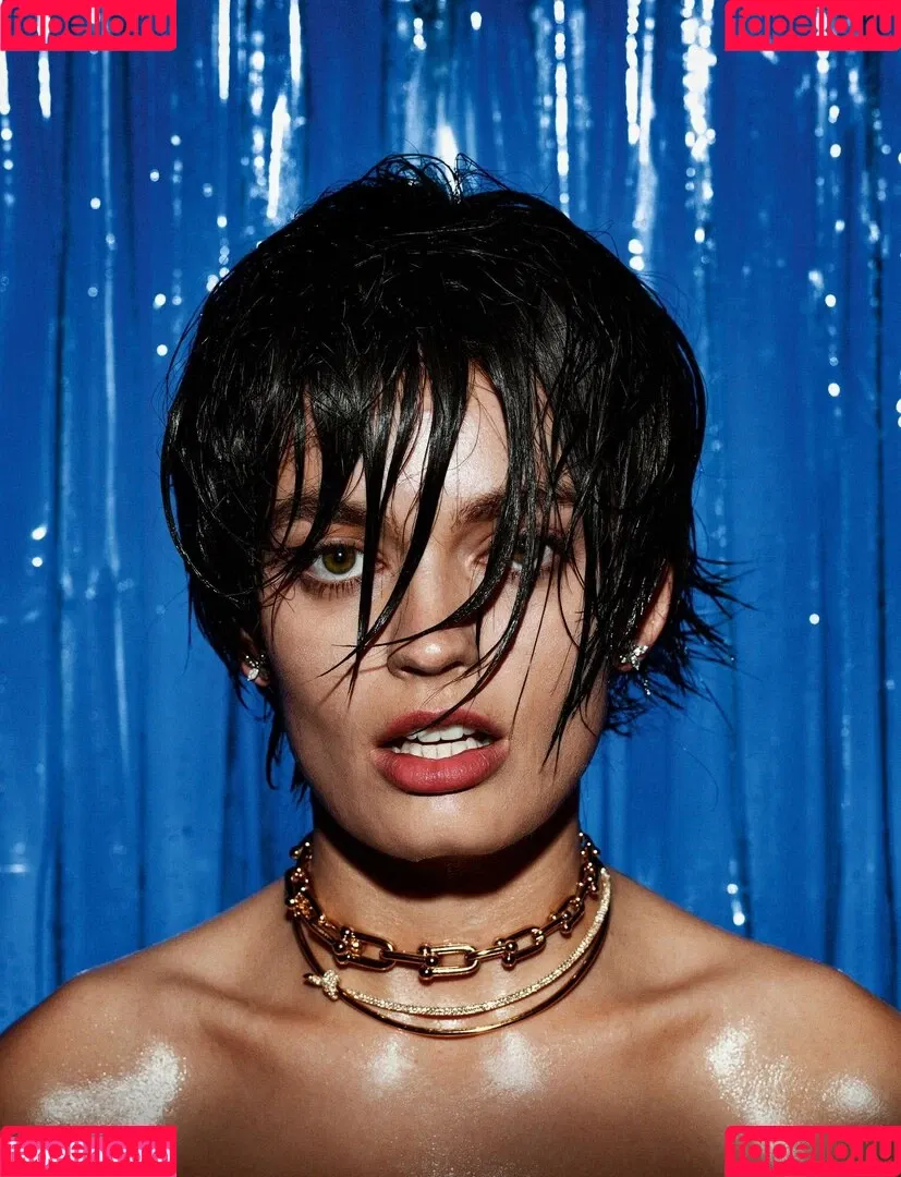 Emma Mackey / Sex Education Flaunt magazine shoot / emmatmackey Onlyfans Photo Gallery 