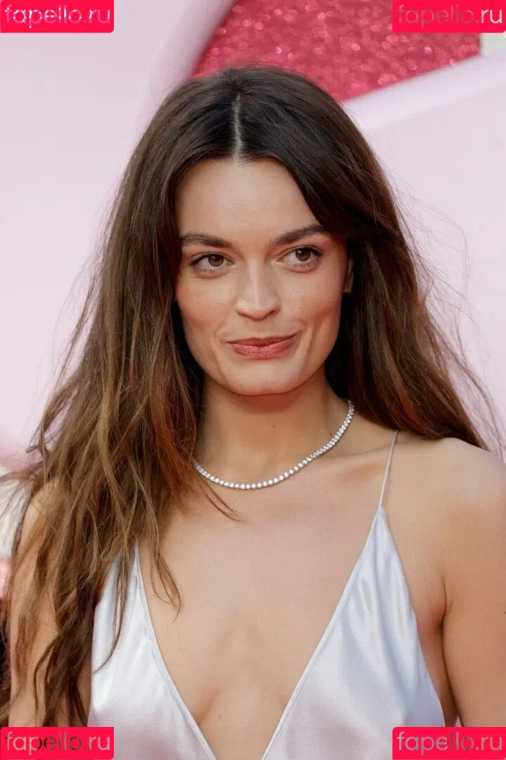 Emma Mackey / Sex Education Flaunt magazine shoot / emmatmackey Onlyfans Photo Gallery 
