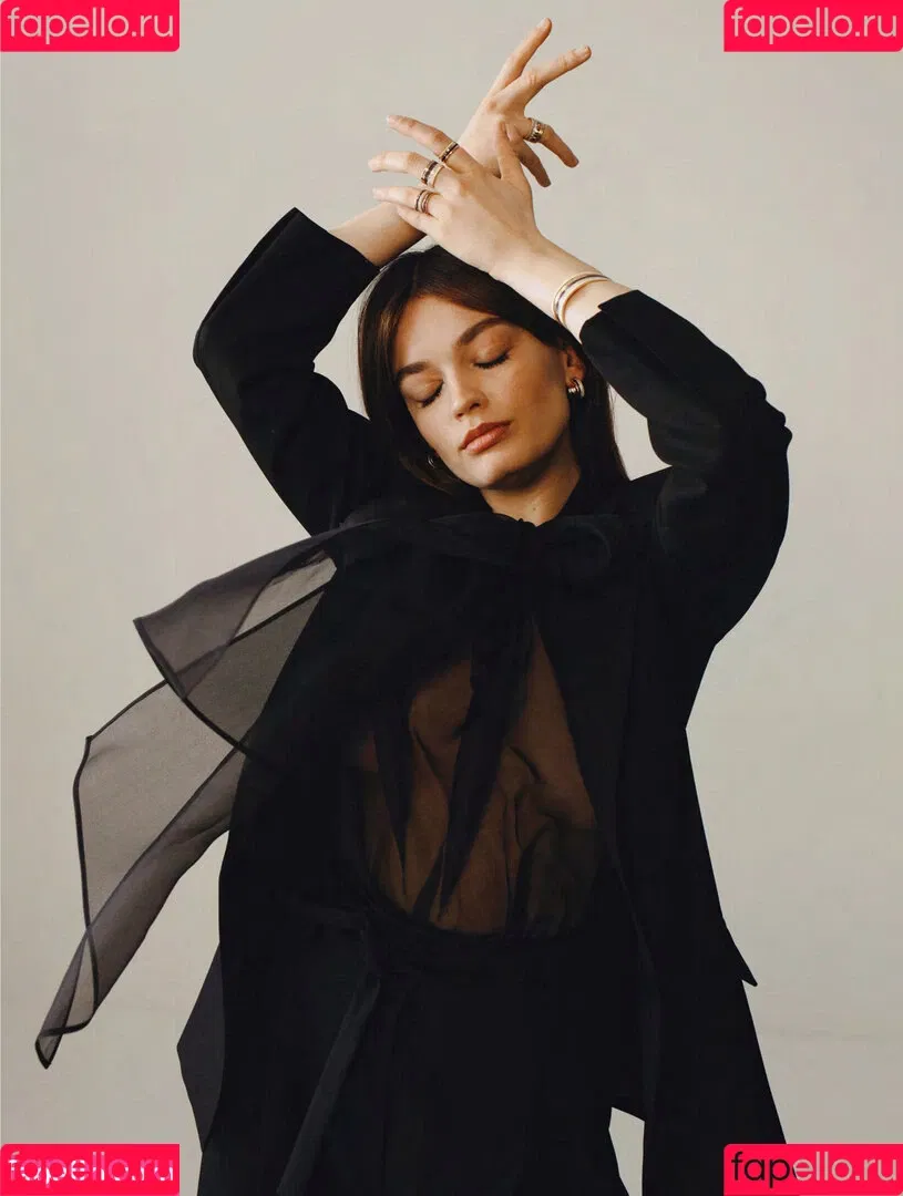 Emma Mackey / Sex Education Flaunt magazine shoot / emmatmackey Onlyfans Photo Gallery 