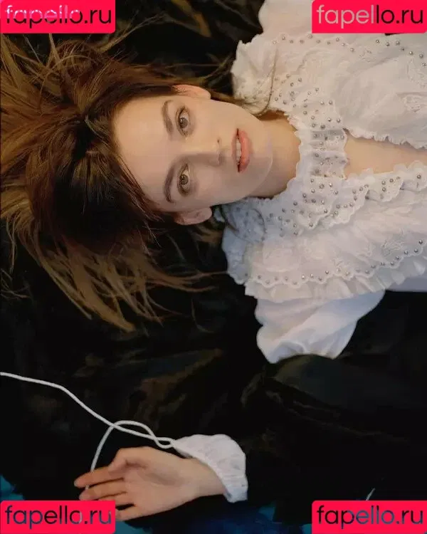 Emma Mackey / Sex Education Flaunt magazine shoot / emmatmackey Onlyfans Photo Gallery 