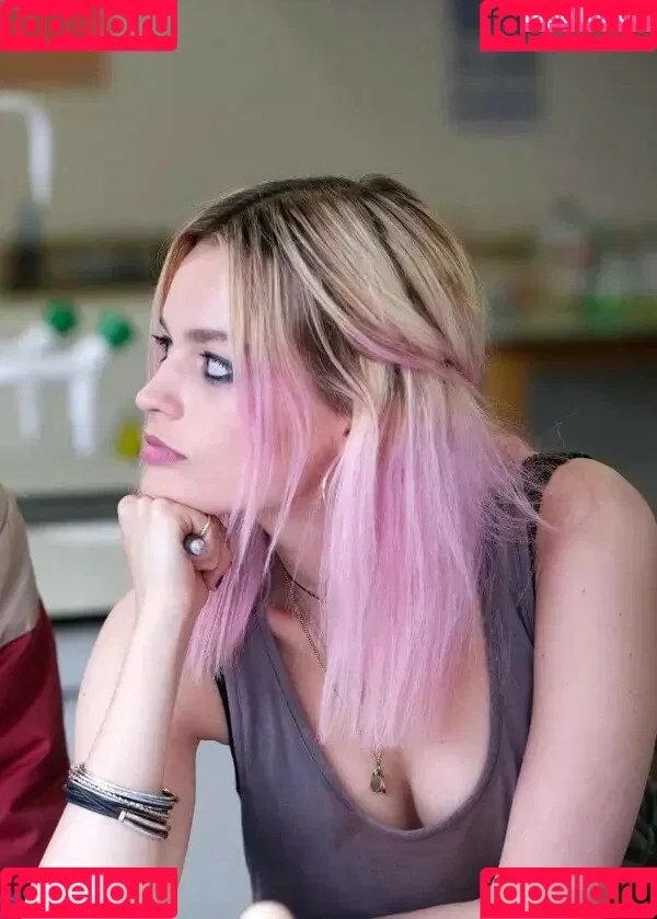 Emma Mackey / Sex Education Flaunt magazine shoot / emmatmackey Onlyfans Photo Gallery 