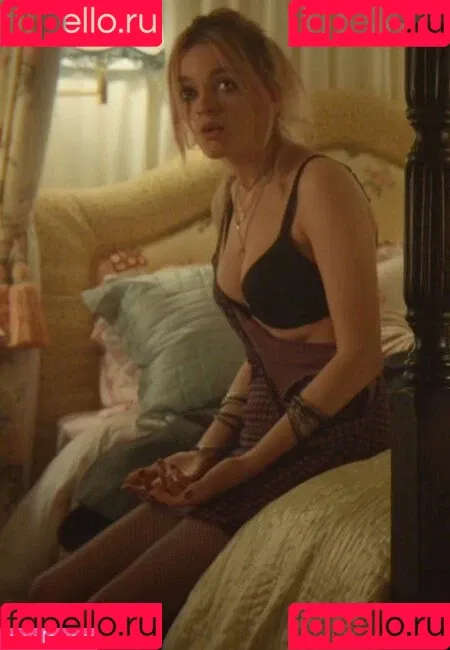 Emma Mackey / Sex Education Flaunt magazine shoot / emmatmackey Onlyfans Photo Gallery 