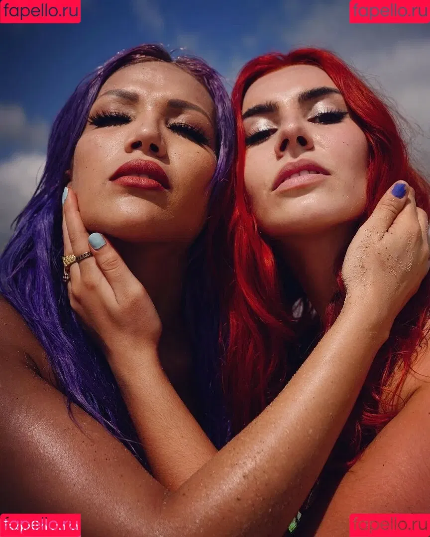 Alicia Atout & Salina de la Renta / Frenemies / notfriends Onlyfans Photo Gallery 