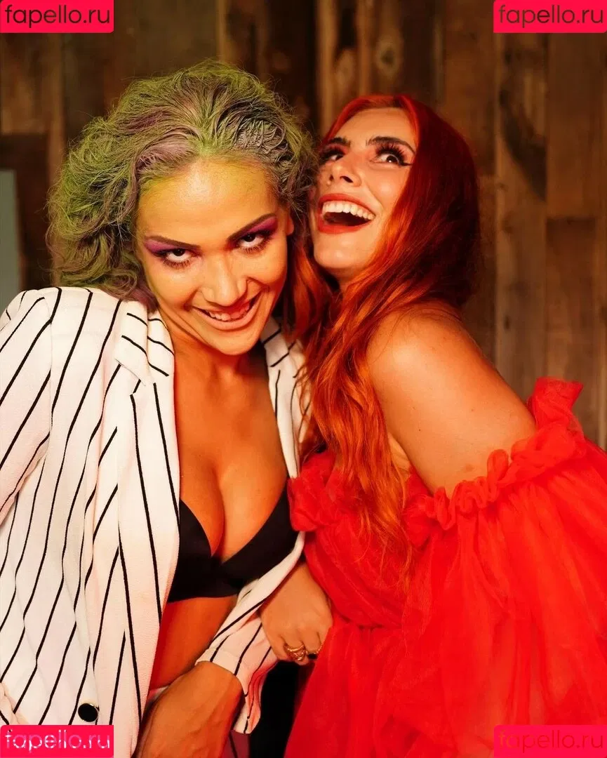Alicia Atout & Salina de la Renta / Frenemies / notfriends Onlyfans Photo Gallery 