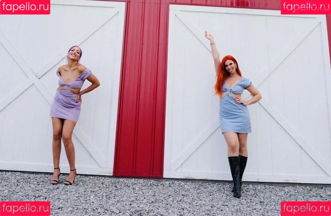 Alicia Atout & Salina de la Renta / Frenemies / notfriends Onlyfans Photo Gallery 