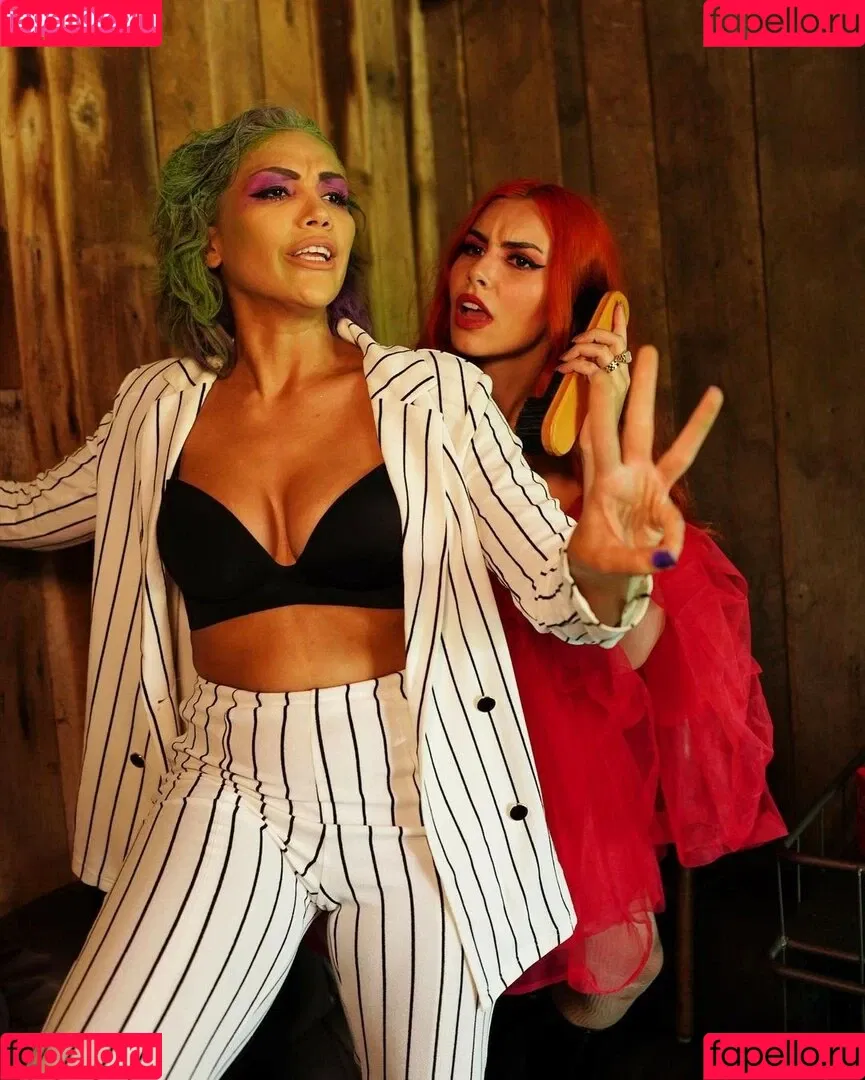 Alicia Atout & Salina de la Renta / Frenemies / notfriends Onlyfans Photo Gallery 