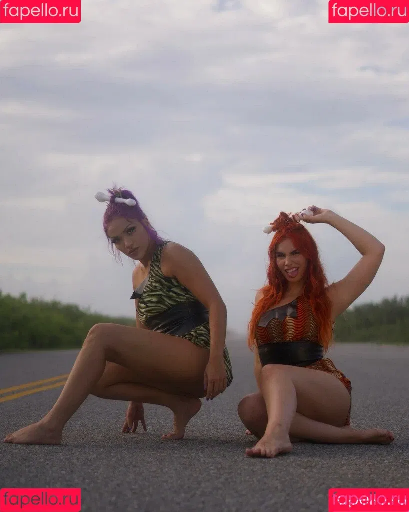 Alicia Atout & Salina de la Renta / Frenemies / notfriends Onlyfans Photo Gallery 