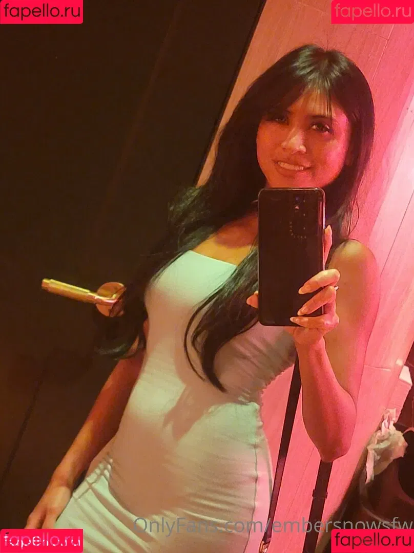 ember4ever / embersnowsfw Onlyfans Photo Gallery 