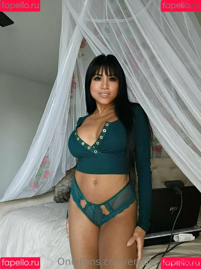 ember4ever / embersnowsfw Onlyfans Photo Gallery 