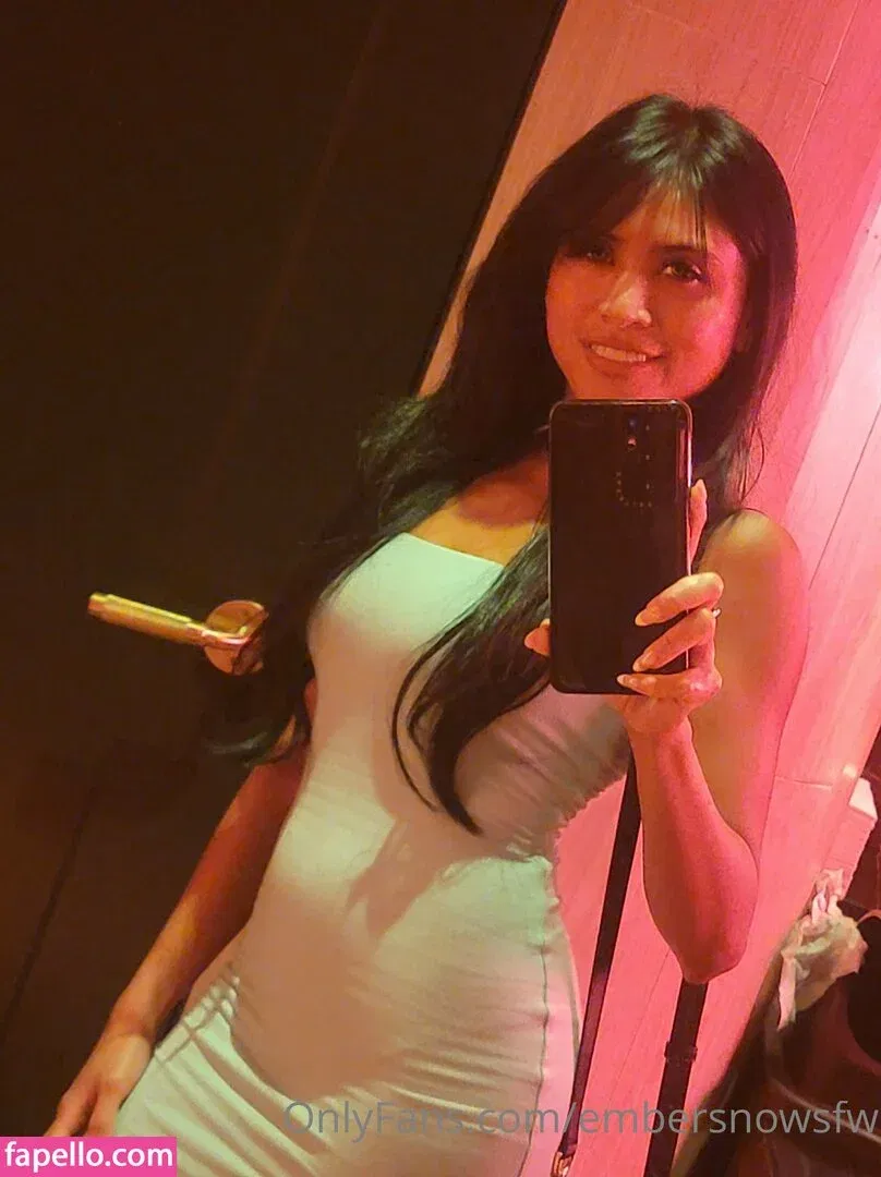 ember4ever / embersnowsfw Onlyfans Photo Gallery 