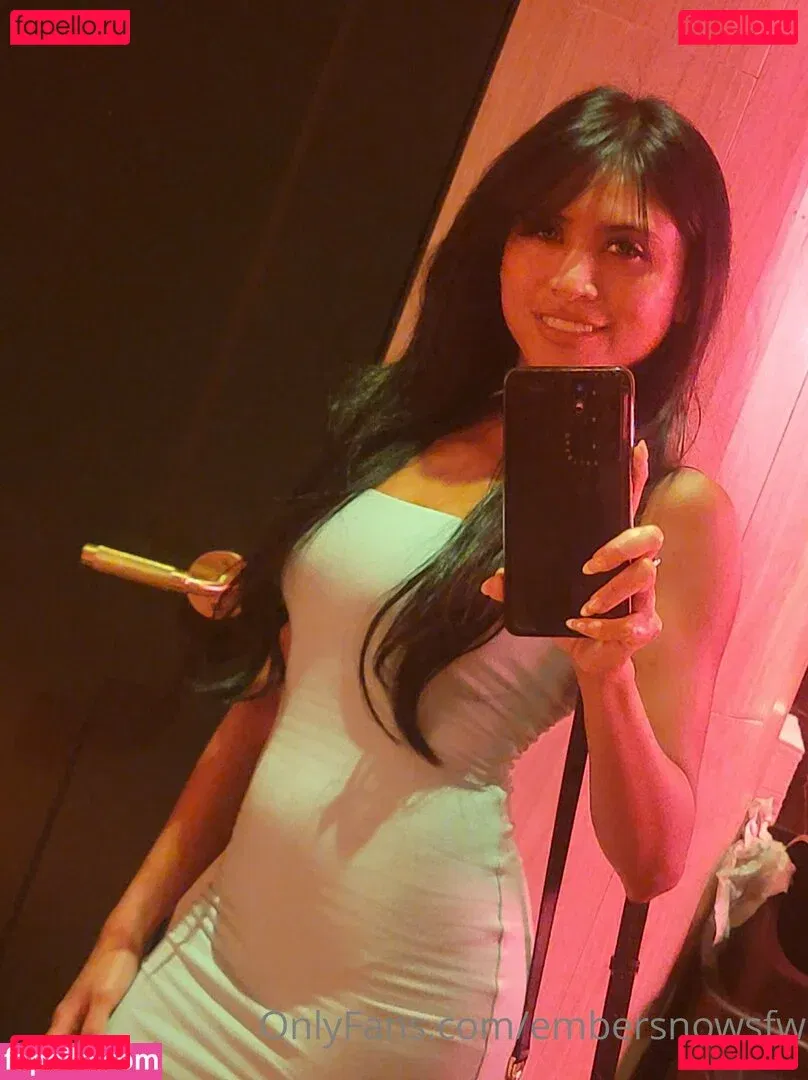 ember4ever / embersnowsfw Onlyfans Photo Gallery 