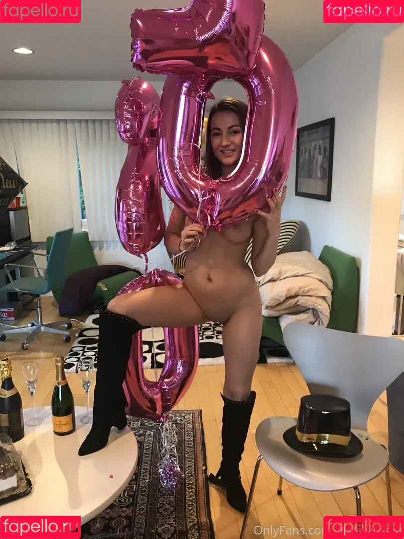 Lily Adams / adamslily / lily.adams Onlyfans Photo Gallery 