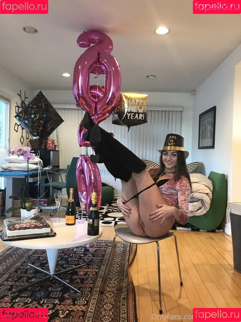 Lily Adams / adamslily / lily.adams Onlyfans Photo Gallery 