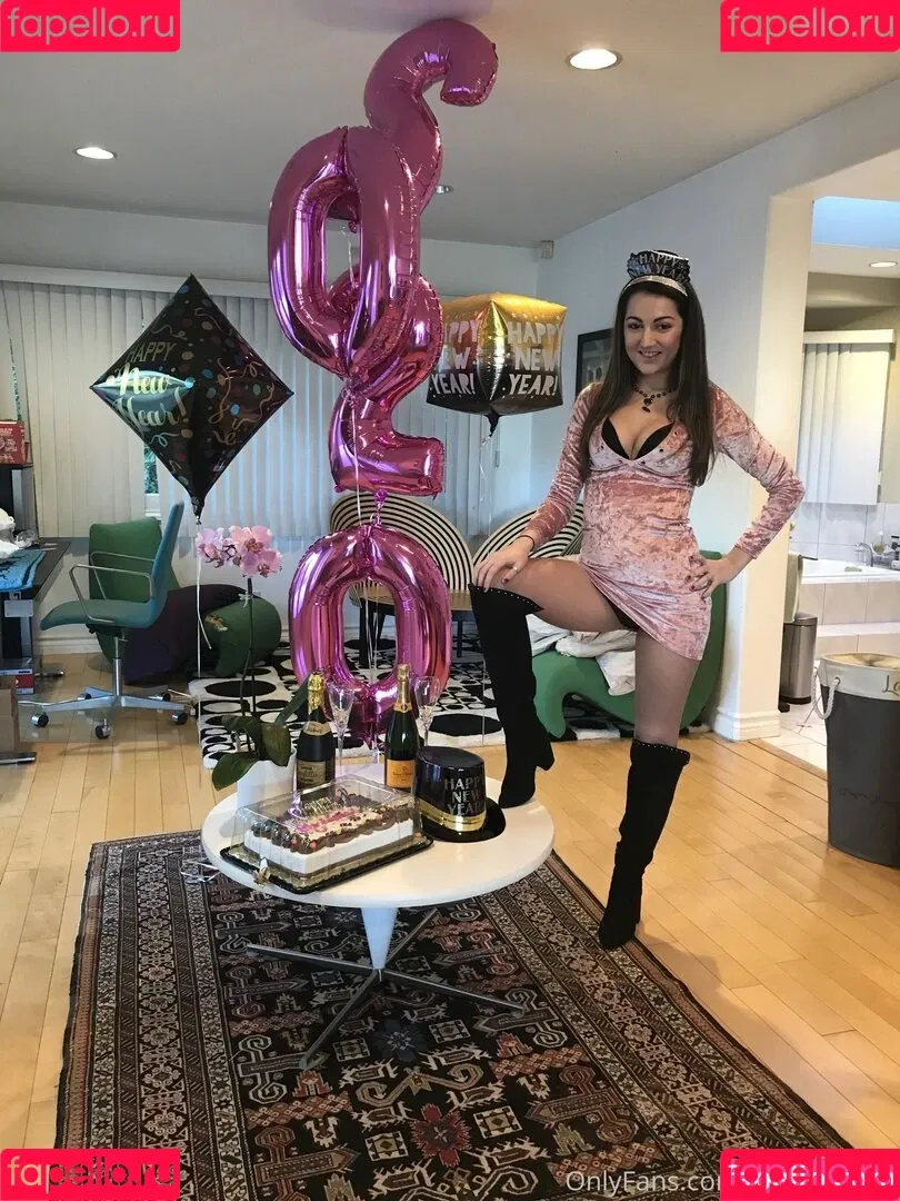 Lily Adams / adamslily / lily.adams Onlyfans Photo Gallery 