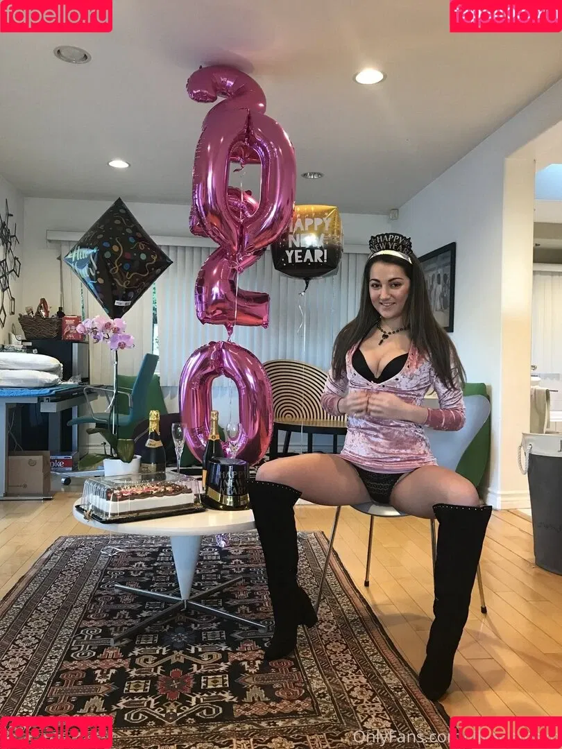 Lily Adams / adamslily / lily.adams Onlyfans Photo Gallery 