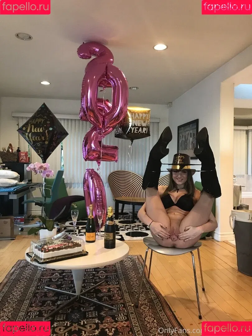 Lily Adams / adamslily / lily.adams Onlyfans Photo Gallery 