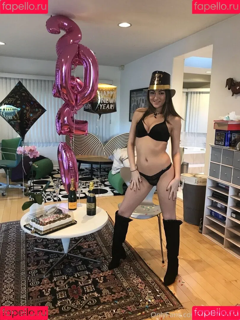 Lily Adams / adamslily / lily.adams Onlyfans Photo Gallery 