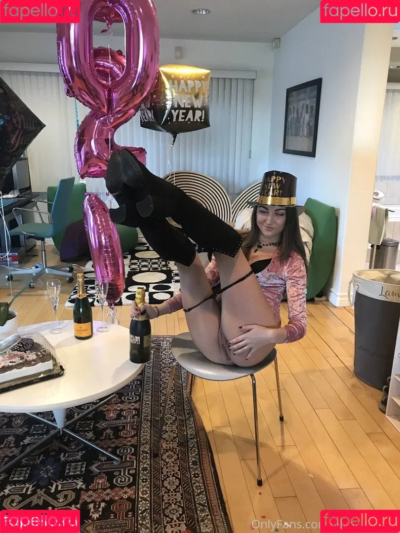 Lily Adams / adamslily / lily.adams Onlyfans Photo Gallery 