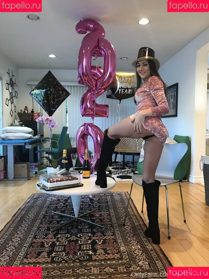 Lily Adams / adamslily / lily.adams Onlyfans Photo Gallery 