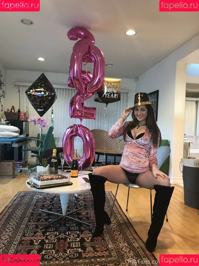 Lily Adams / adamslily / lily.adams Onlyfans Photo Gallery 