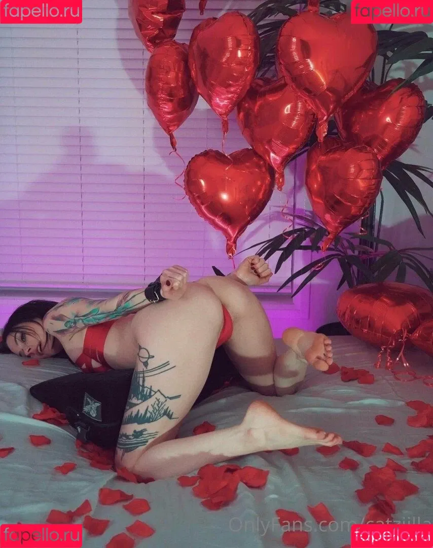 Catziilla / catzii / cptamaziing Onlyfans Photo Gallery 