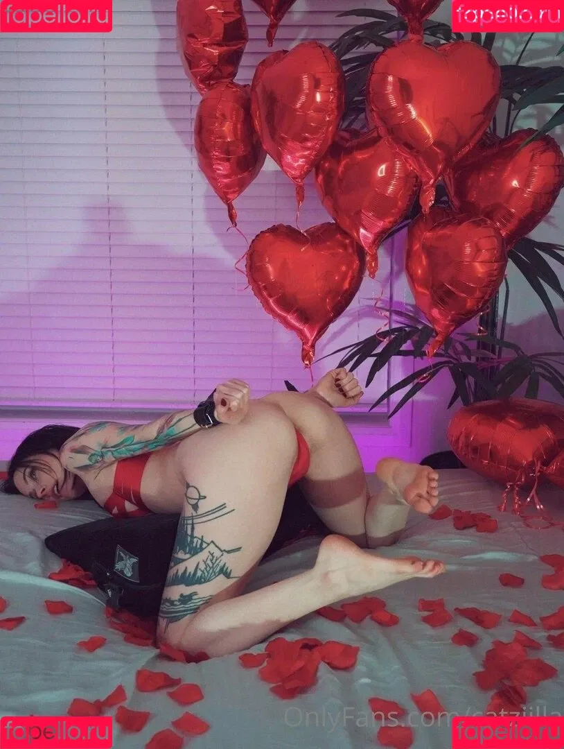 Catziilla / catzii / cptamaziing Onlyfans Photo Gallery 