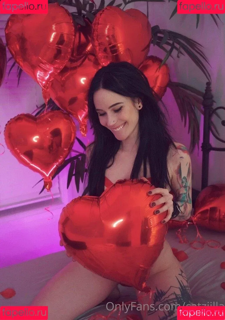 Catziilla / catzii / cptamaziing Onlyfans Photo Gallery 