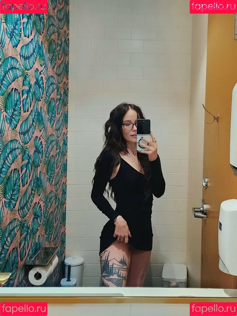 Catziilla / catzii / cptamaziing Onlyfans Photo Gallery 