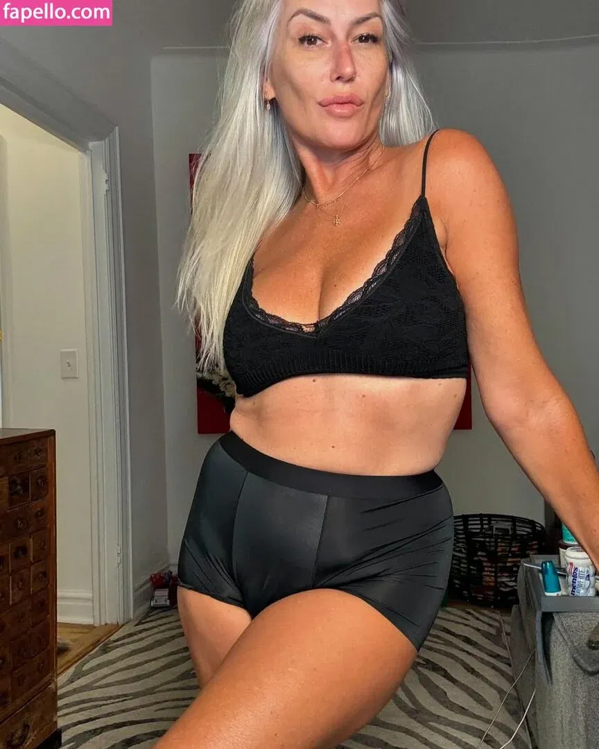 TheGoldenGilf / https: / viktoria_winslow Onlyfans Photo Gallery 