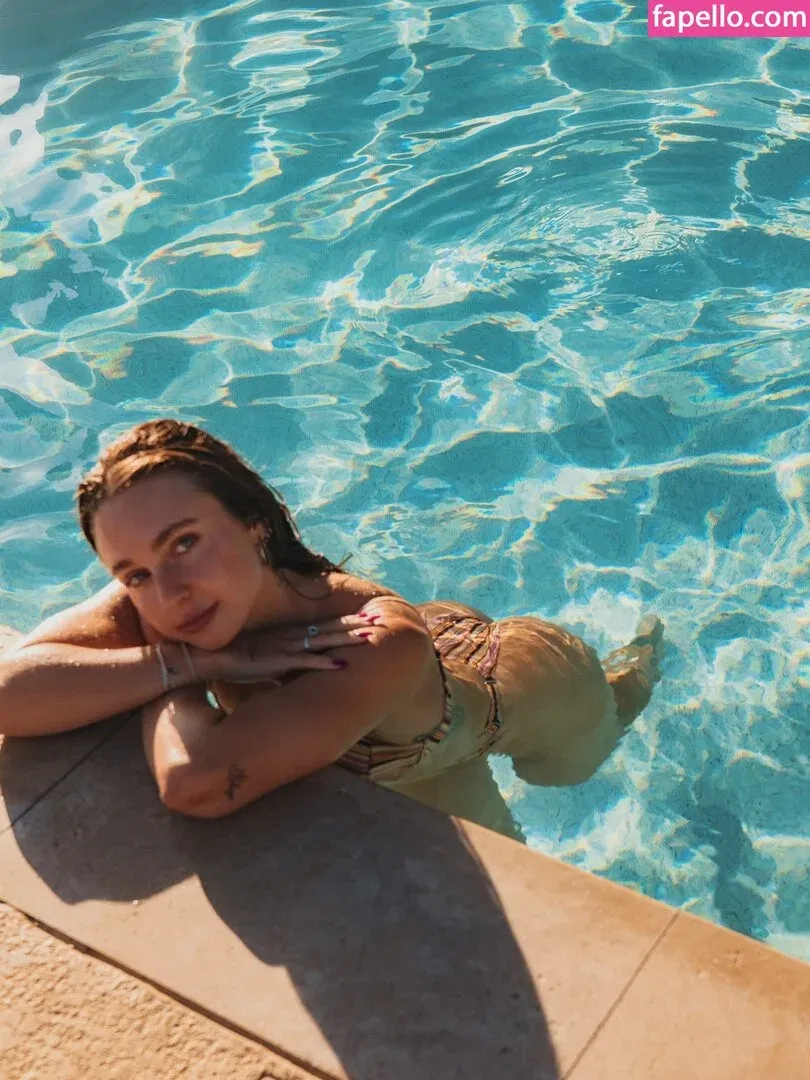 Gabby Scheyen / gabbygoessling / gabbyschey Onlyfans Photo Gallery 