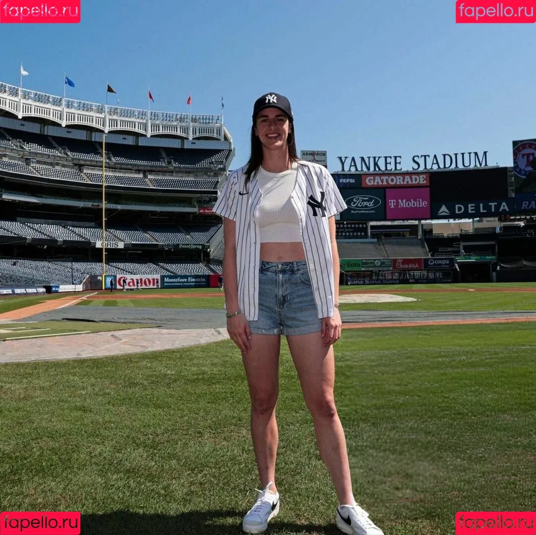caitlinclark22 / heluvstikax Onlyfans Photo Gallery 