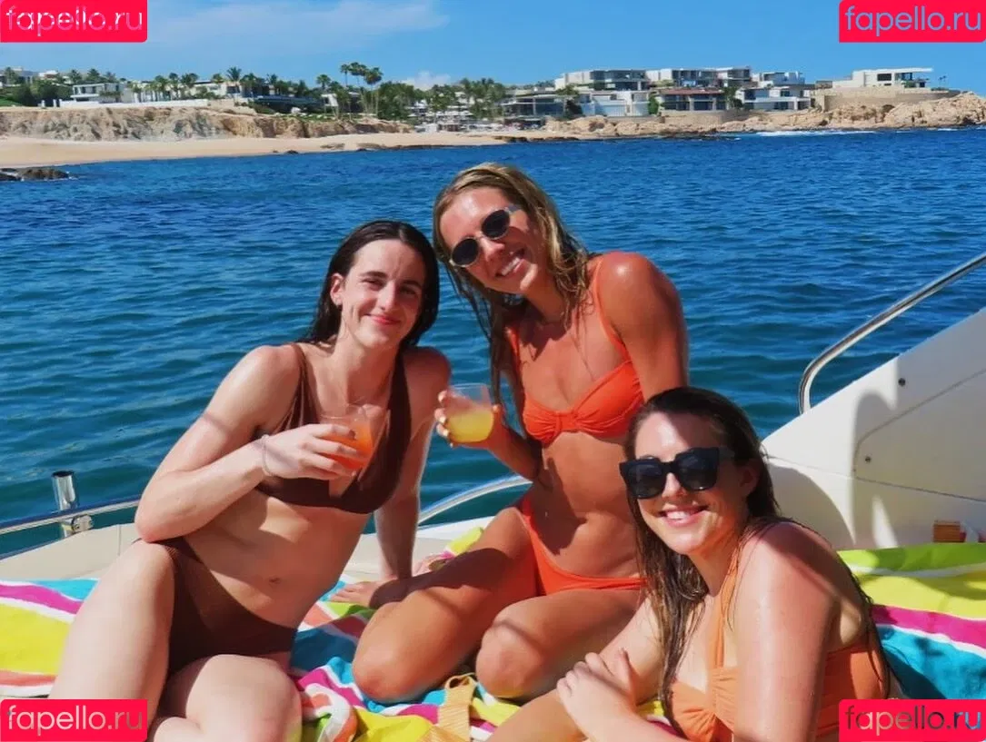 caitlinclark22 / heluvstikax Onlyfans Photo Gallery 