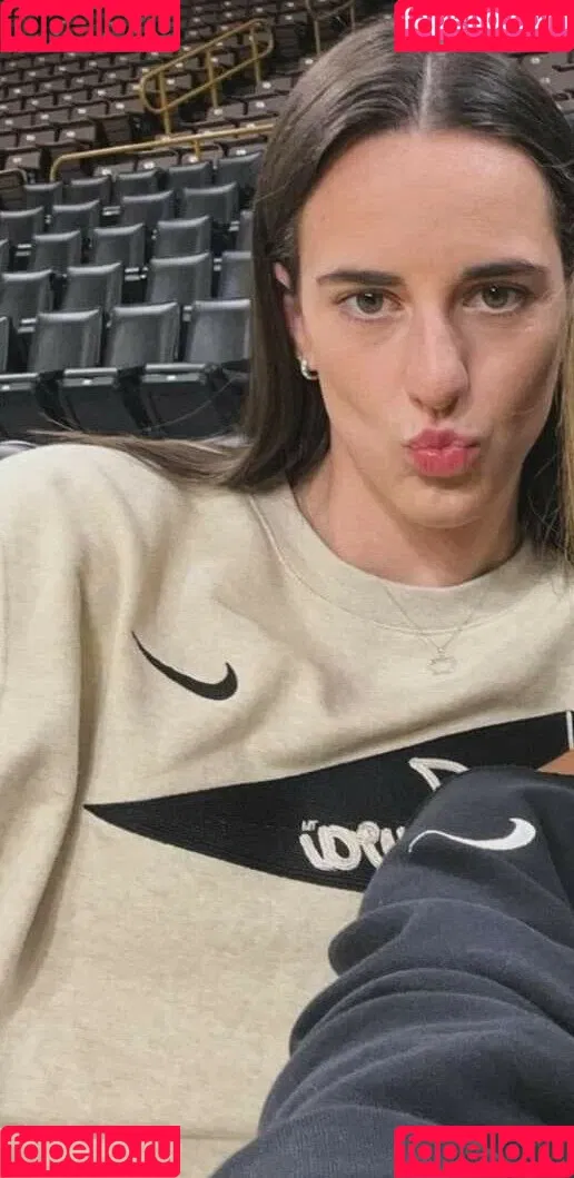 caitlinclark22 / heluvstikax Onlyfans Photo Gallery 