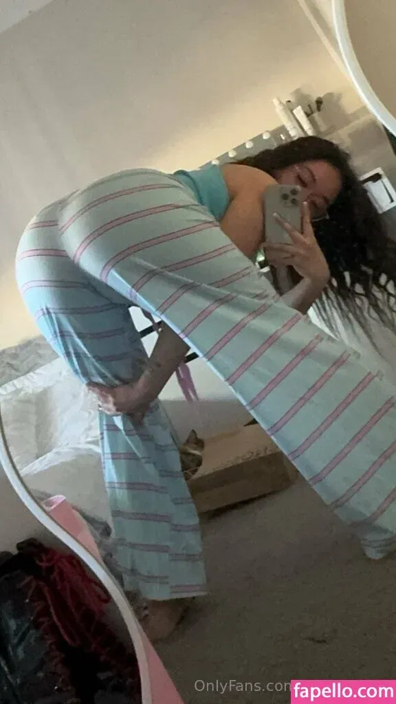 caitlinclark22 / heluvstikax Onlyfans Photo Gallery 