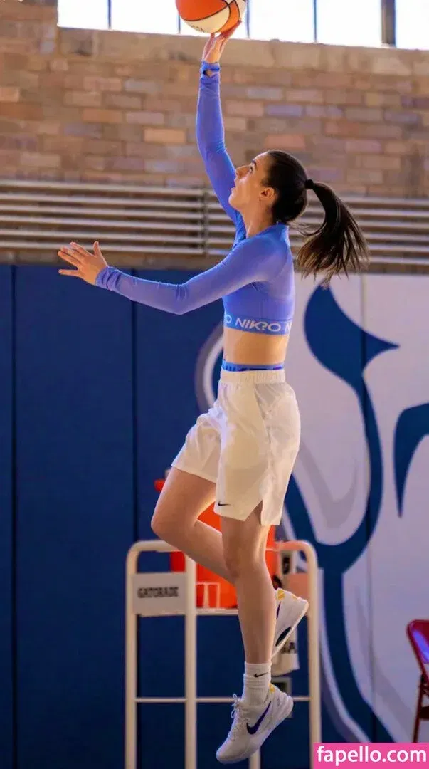 caitlinclark22 / heluvstikax Onlyfans Photo Gallery 