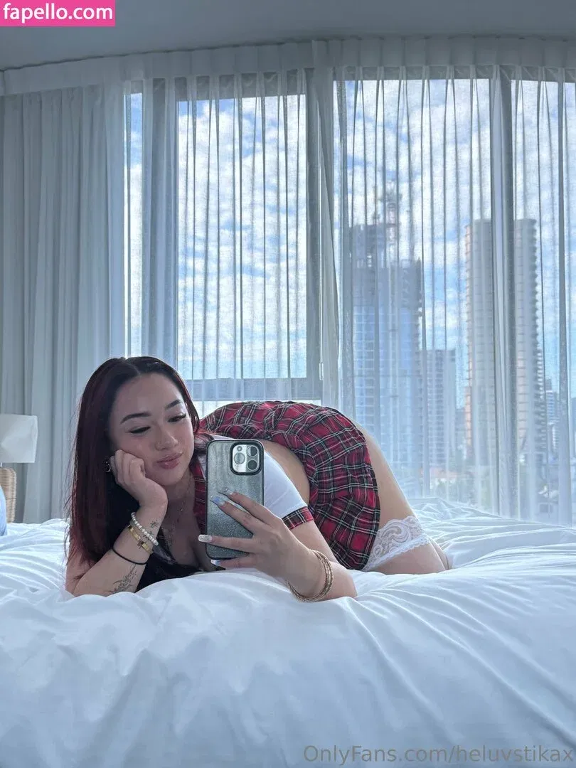 caitlinclark22 / heluvstikax Onlyfans Photo Gallery 