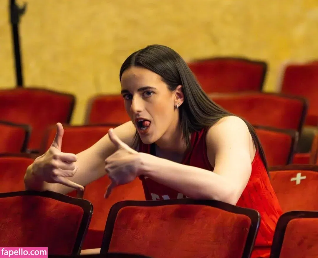 caitlinclark22 / heluvstikax Onlyfans Photo Gallery 