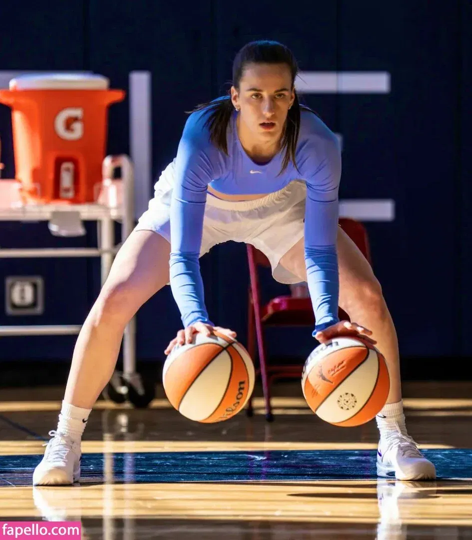 caitlinclark22 / heluvstikax Onlyfans Photo Gallery 