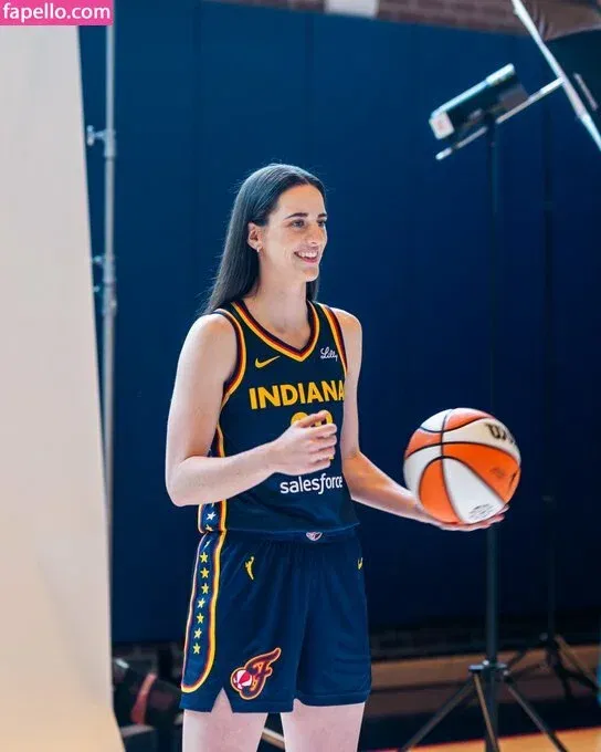 caitlinclark22 / heluvstikax Onlyfans Photo Gallery 